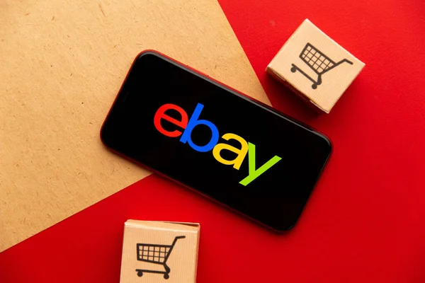 Tula, Rússia - 08 de setembro de 2020: logotipo do aplicativo Ebay na tela do iPhone — Fotografia de Stock