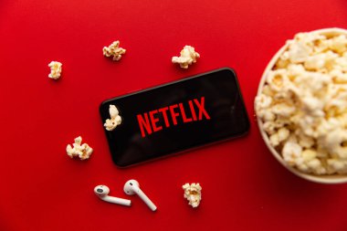 Tula, Rusya - 08 Eylül 2020: iPhone ekranında Netflix logosu