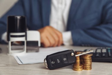 Kontratlı araba anahtarları. Garanti ya da garanti. Müşteri ya da satıcı