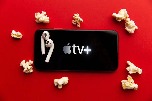 Tula, Russia - September 08, 2020: Logo Apple TV Plus di iPhone display — Stok Foto