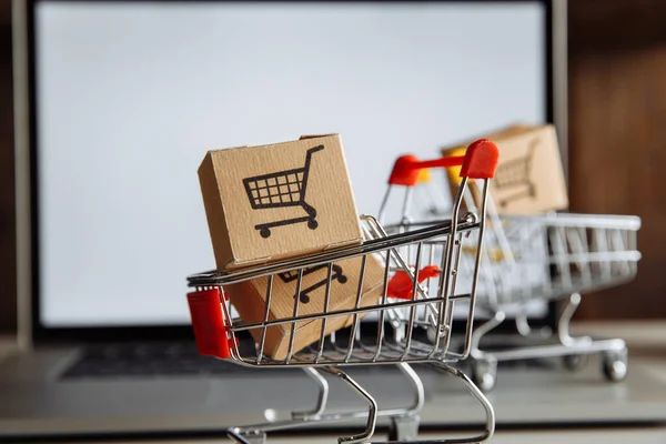 Paper boxes in trollies close-up. Online shopping, ecommerce and delivery concept — Foto de Stock