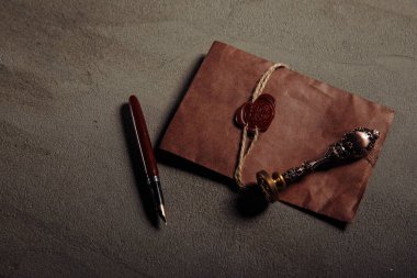 Mühür ve kalemle noter onaylı belge. Yasallık kavramı