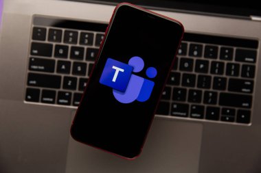 Tula, Rusya - 11 Kasım 2020: iPhone ekranında takım logosu