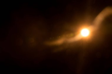 Siyahta soyut Doğal Güneş parlaması