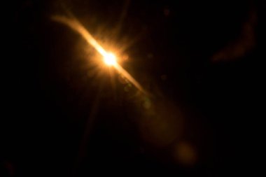 Siyahta soyut Doğal Güneş parlaması