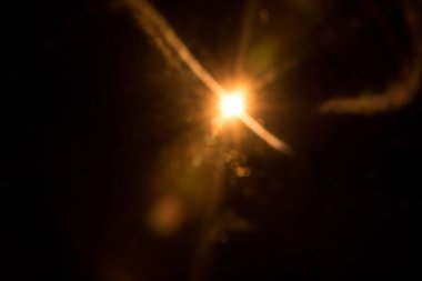 Siyahta soyut Doğal Güneş parlaması