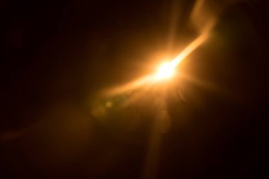 Siyahta soyut Doğal Güneş parlaması