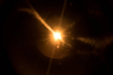 Siyahta soyut Doğal Güneş parlaması