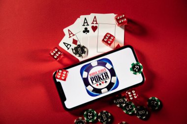 Tula, Rusya - 02 Mart 2021: iPhone ekranında Dünya Poker Serisi logosu