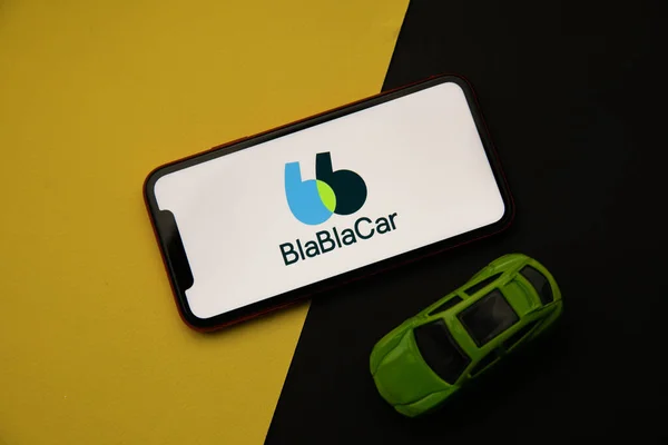 Tula, Rusko - Duben 08, 2021: BlaCar logo na displeji iPhone — Stock fotografie