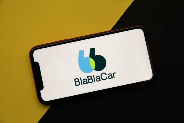 Tula, Rusko - Duben 08, 2021: BlaCar logo na displeji iPhone — Stock fotografie