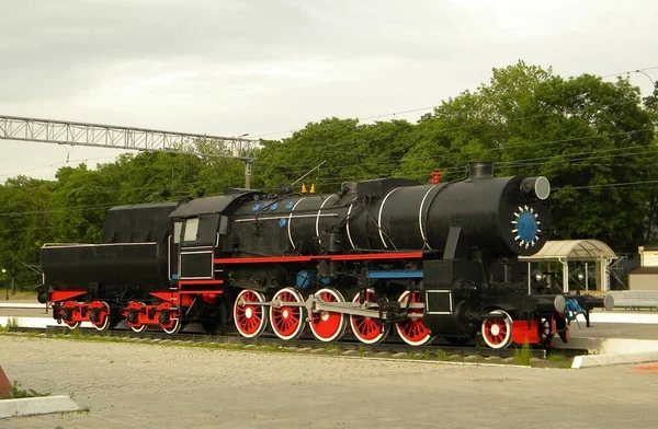旧蒸汽机车1944年在德国建成 俄罗斯卡里宁格勒纪念碑 图库图片