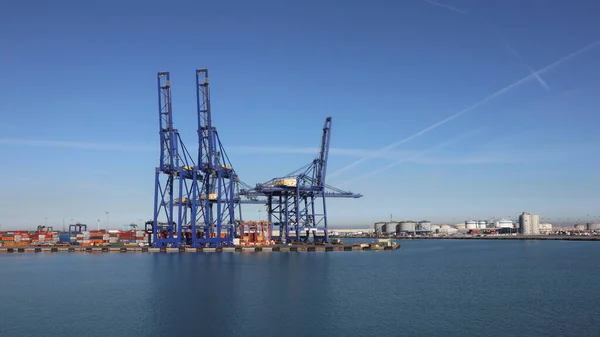 瓦伦西亚 Spain January 2021 商业港口 集装箱码头视图 图库图片