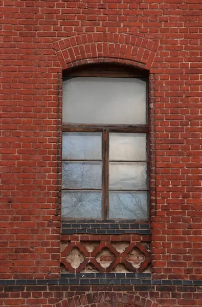 Фрагмент Старой Красной Кирпичной Стены Окном — стоковое фото