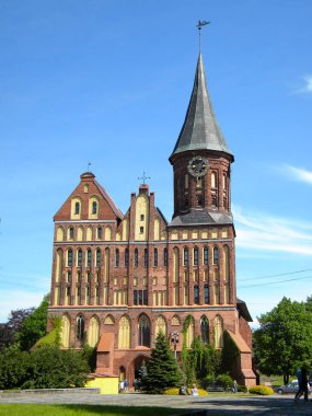 KALININGRAD, RUSSIA - MAYIS 2014: Şehrin sembolü olan Konigsberg Katedrali 'nin önü.