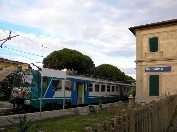 Piombino Province Livorno Tuscany Italien September 2014 Järnvägsstation Och Ale — Stockfoto