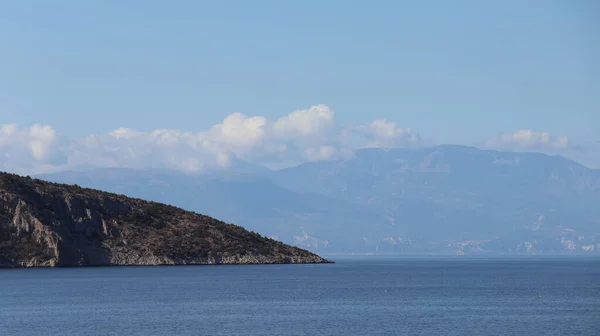 ギリシャの風景 ヘラスの古代の岩 コリント湾 — ストック写真