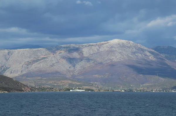 ギリシャの風景 ヘラスの古代の岩 コリント湾 — ストック写真