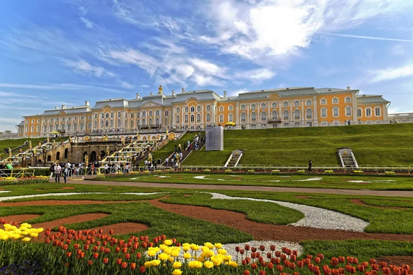 Grand Cascade  and sea canal in Peterhof, St Petersburg, Russia — Stock Photo, Image