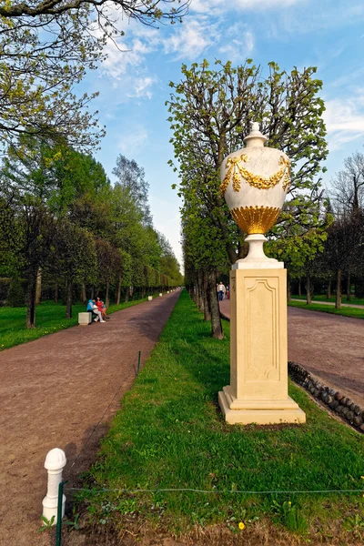 Rzeźby w peterhof, Sankt petersburg, Federacja Rosyjska — Zdjęcie stockowe