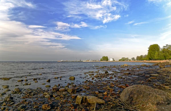 Peterhof na costa do Golfo da Finlândia . — Fotografia de Stock