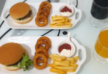 DİNNER HAMBURGER POTATOS COLA ONION KETCHUP MAYONNAISE SK