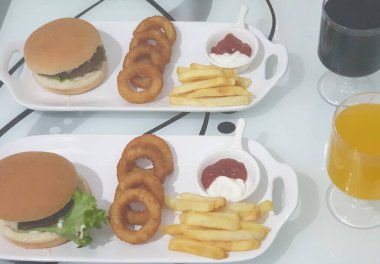 HAMBURGER COLA POTTO ONİON ÇALIYOR VE MAYONESIS SK