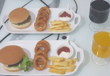 HAMBURGER COLA POTTO ONİON ÇALAR VE MAYONESIS SK2