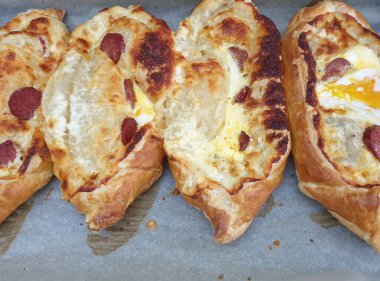 Etten sosisli ekmekli PITA DÜNYANI