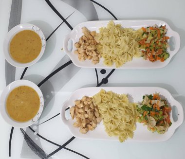 Akşam Yemeği Tavuk Pasta SOUP Salata SK