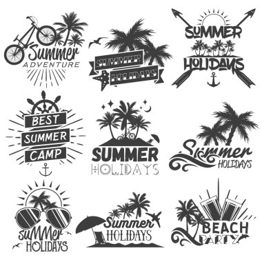 Vektör yaz sezonu etiket vintage tarzı ayarlayın. Yaz kampı, plaj tatil, tropikal deniz tatil.
