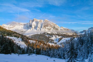 Vit Pela 'nın geniş manzarası, Dolomitler' de Stevia üzerinde Wolkenstein, Selva 'da. Suedtirol 'da Dolomiti' de günbatımı