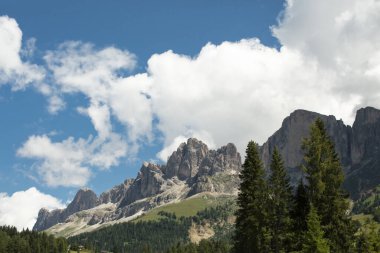Schlerngebiet 'teki Rosengarten Dolomitleri. Güney Tirol 'deki dağlar, Suedtirol.