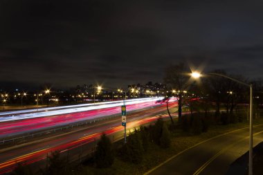 Yoldaki Araba Işıkları, Amerikan Yolu 'nun Uzun Maruziyeti. Işık yolları