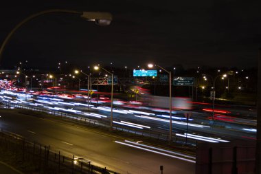 Yoldaki Araba Işıkları, Amerikan Yolu 'nun Uzun Maruziyeti. Işık yolları