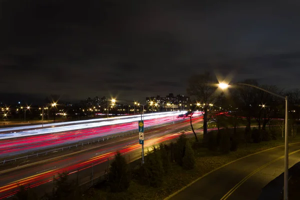 Yoldaki Araba Işıkları, Amerikan Yolu 'nun Uzun Maruziyeti. Işık yolları
