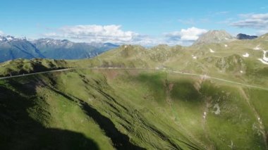 Hava hapları geri geldi. Passo Pennes Manzarası, Güney Tyrol 'da. Güzel Yaz Manzarası. Hava Dağları Manzarası