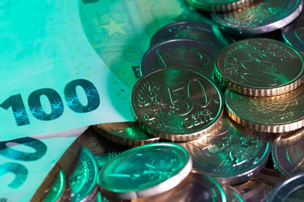 Euros Green Light Closeup 100 Euro Coins Money Financial Instruments — Stock Photo, Image