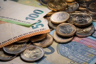 Avrupa 'da yaşanan durgunluk sonrasında en üst düzeyde madeni para içeren 20 Euro faturası