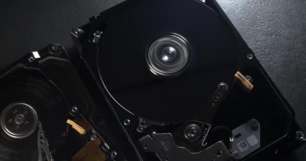 Большие Маленькие Накопители Hard Drive Hard Disk Spinning Stopping Again — стоковое видео