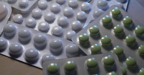 Италия Ломбардия Март 2020 Таблетки Упаковке Лекарства Алюминиевой Пластиковой Упаковке — стоковое видео