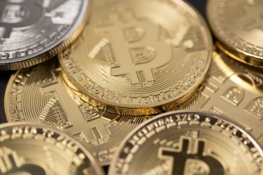 Bitcoin paralar yakın plan. Altın Kripto paraları. Kripto para birimi ve blok zinciri kavramı. Dijital Altın