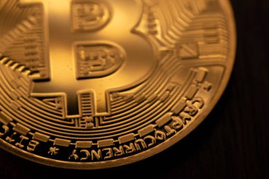 Bitcoin konseptini kapat. Kripto para birimi ve blok zinciri kavramı. Dijital altın para birimi. Bozuk para ve Altcoin