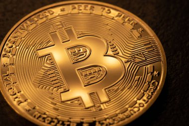 Yakın plan Bitcoin, altın sikke Kripto para birimi. Engelleme zinciri ve kripto kavramı. Bitcoin Dijital Para