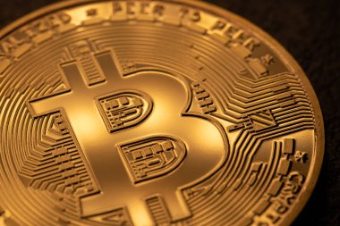 Altın Bitcoin parlıyor. Şifreli para birimi BTC. Kripto ve Blok zincir teknolojisi kavramı. Yeni Dijital Para Bitcoin ve Ethereum