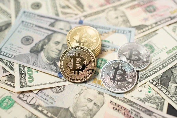 Bitcoin Cima Notas Dólar Dos Estados Unidos Fiat Moeda Criptomoeda — Fotografia de Stock