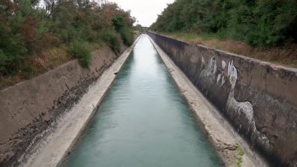 Rosignano Italien Juni 2021 Kanal Som Leder Till Chemical Plant — Stockvideo