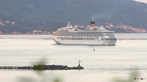 Spezia Ιταλία Ιουνίου 2021 Κρουαζιερόπλοιο Costa Magica Αγκυροβολημένο Μπροστά Από — Αρχείο Βίντεο