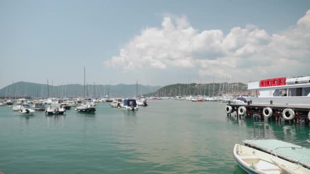 Lerici Italien Juni 2021 Schöner Hafen Lerici Kleine Boote Mittelmeer — Stockvideo