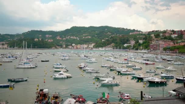 Lerici Italia Giugno 2021 Barche Ancorate Porto Lerici Vicino Alle — Video Stock